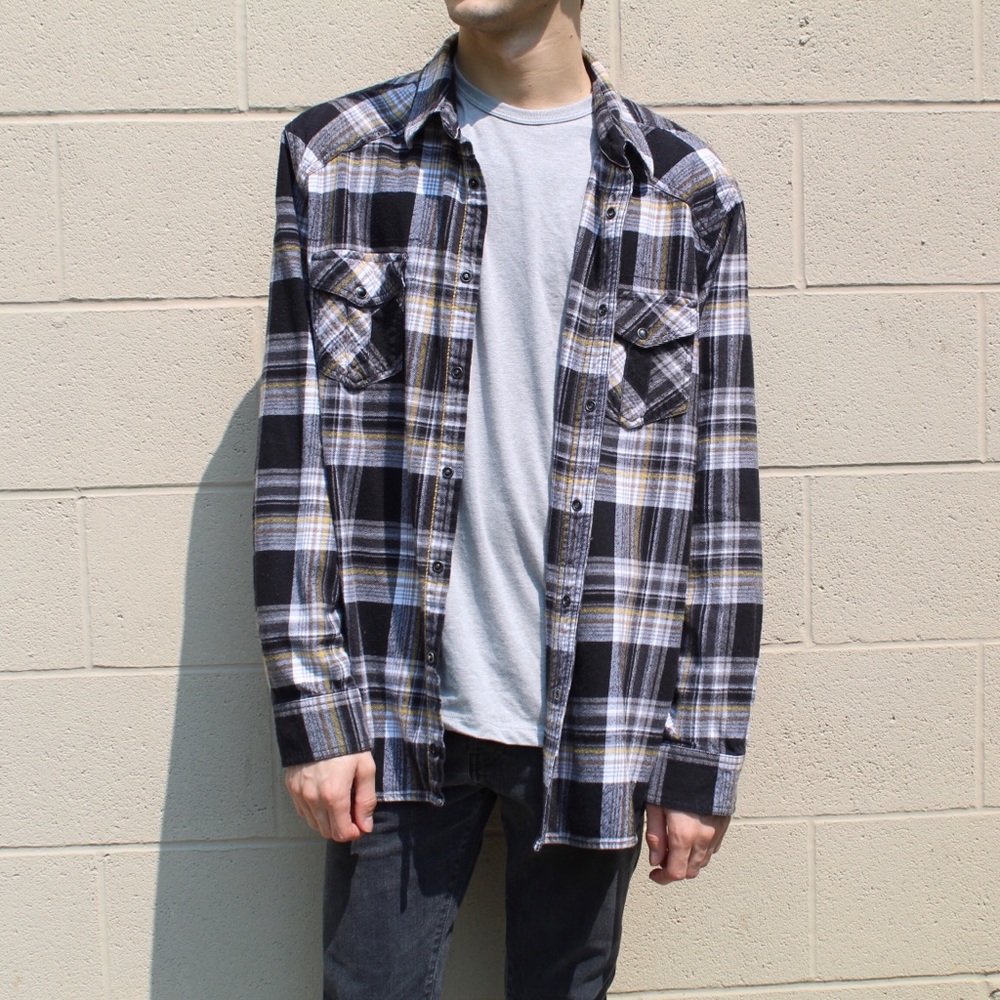 BLACK AND YELLOW FLANNEL🖤💛